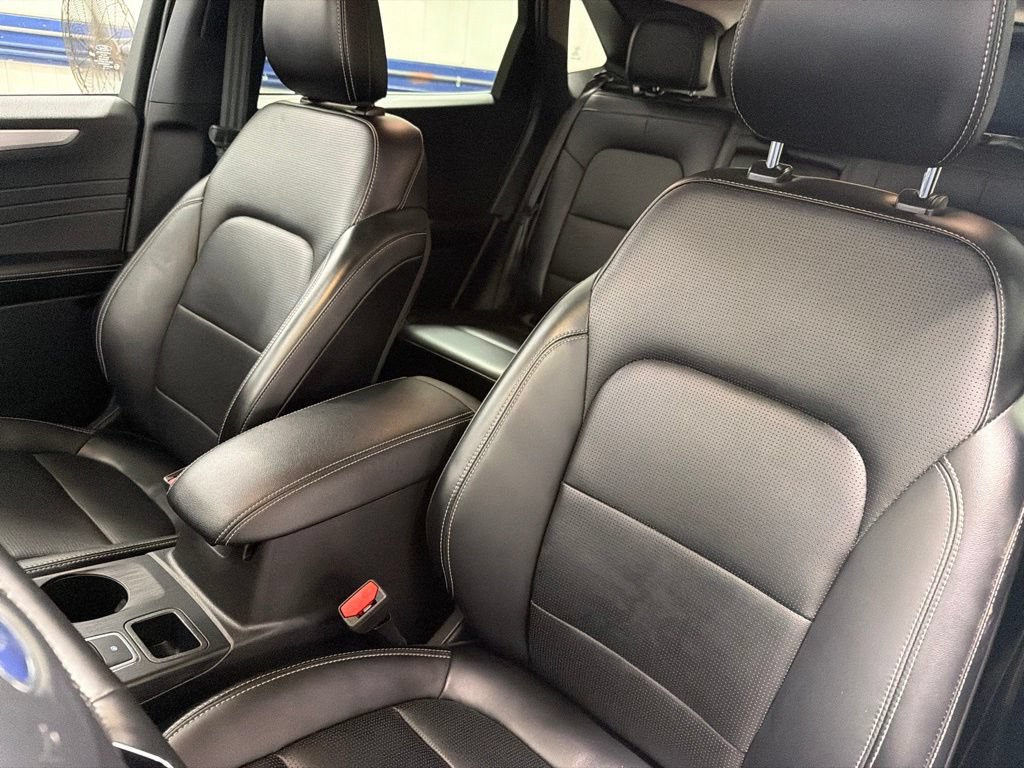 Certified 2025 Ford Escape Platinum AWD/4WD image 14