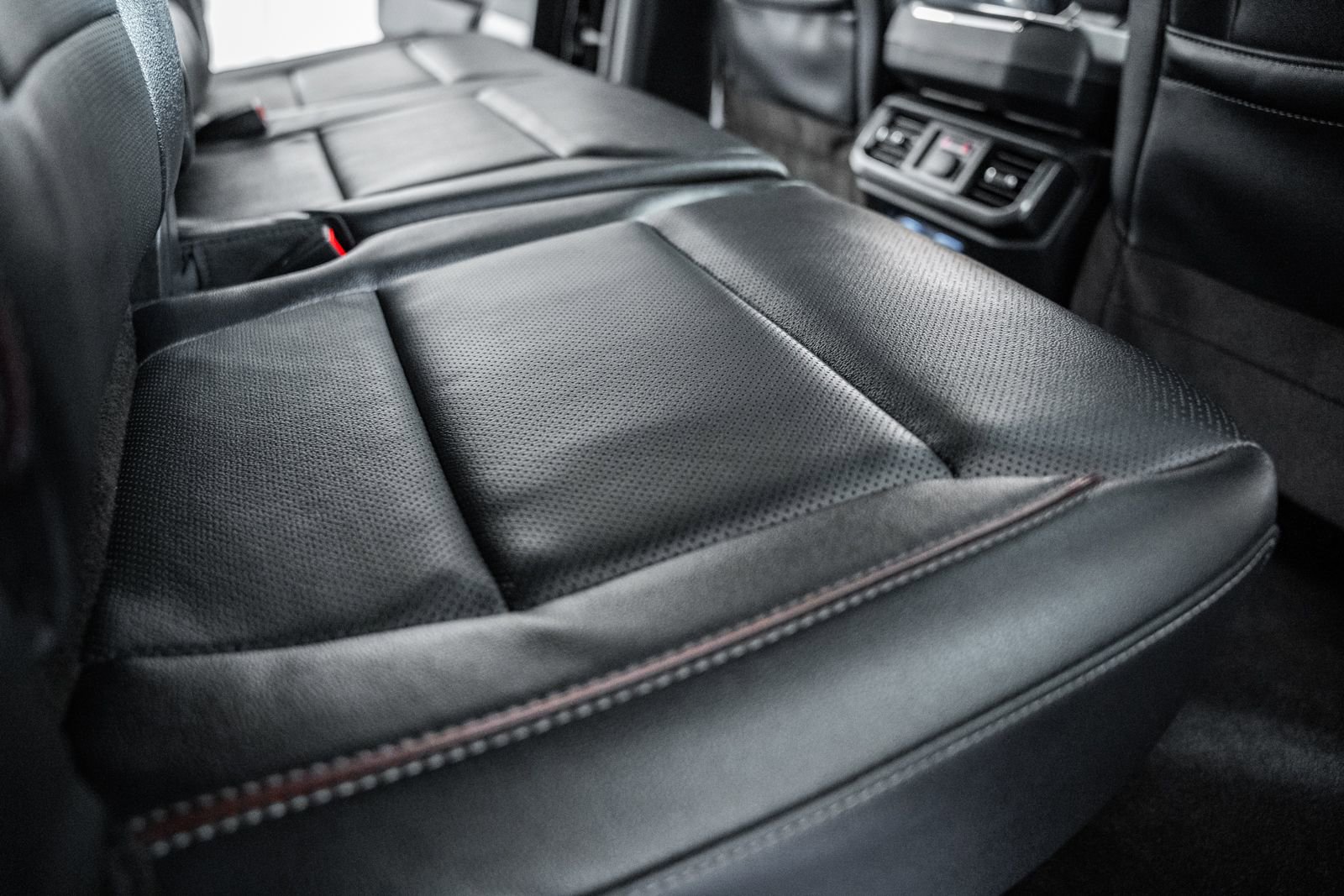 Certified 2022 Ford F150 Lariat w/ Equipment Group 502A High image 40