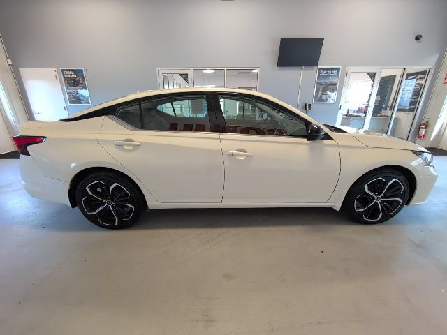 Used 2023 Nissan Altima 2.5 SR AWD/4WD image 6