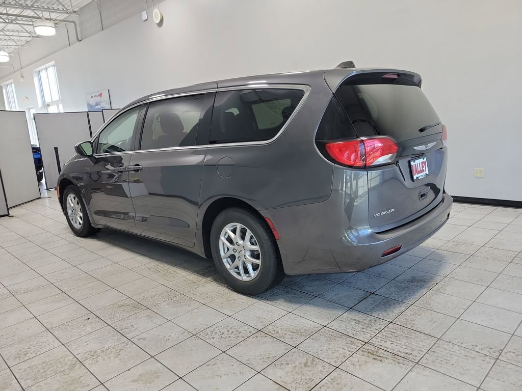 Used 2023 Chrysler Voyager LX FWD image 10