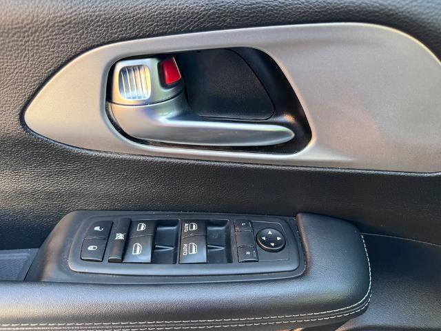 Used 2020 Chrysler Pacifica Touring w/ S Appearance Package FWD image 18