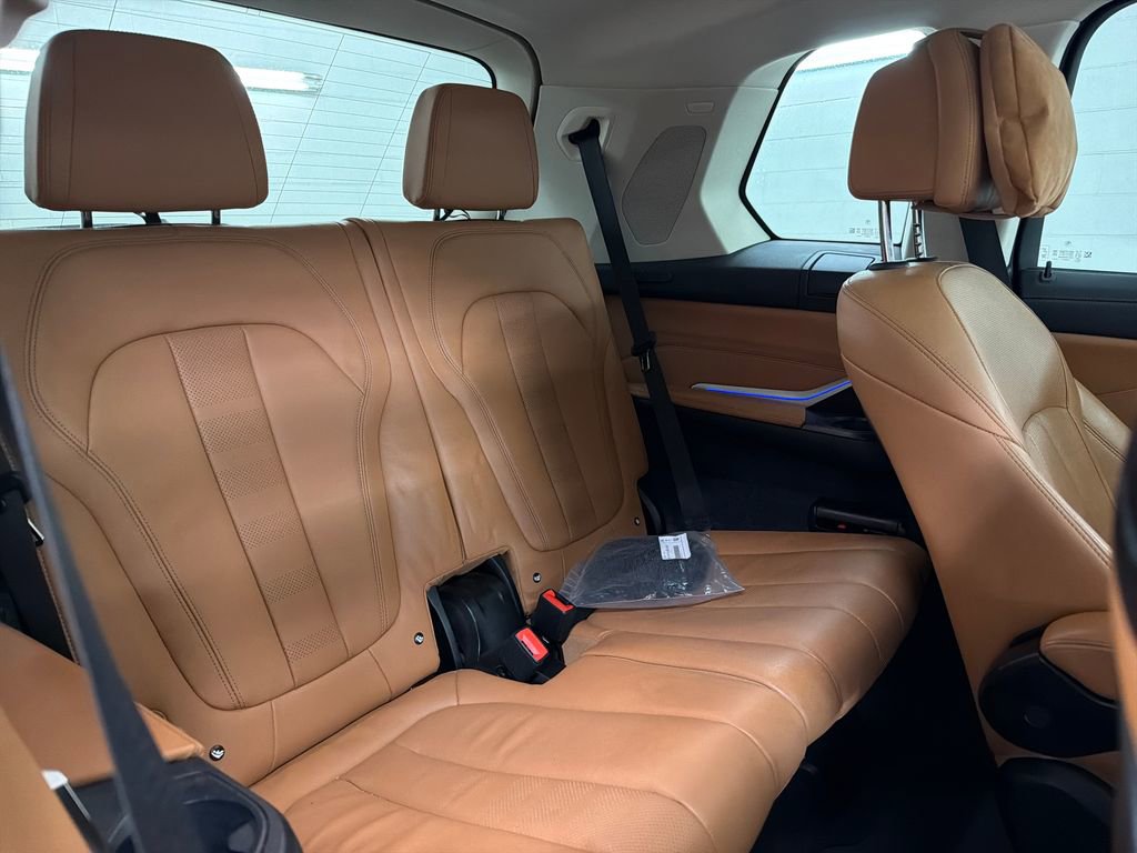 Used 2021 BMW X7 xDrive40i w/ Executive Package AWD/4WD image 32