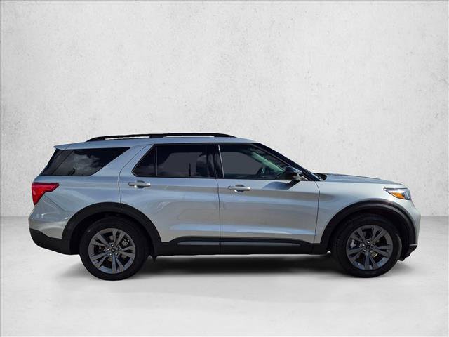 Certified 2023 Ford Explorer XLT w/ Equipment Group 202A RWD image 4