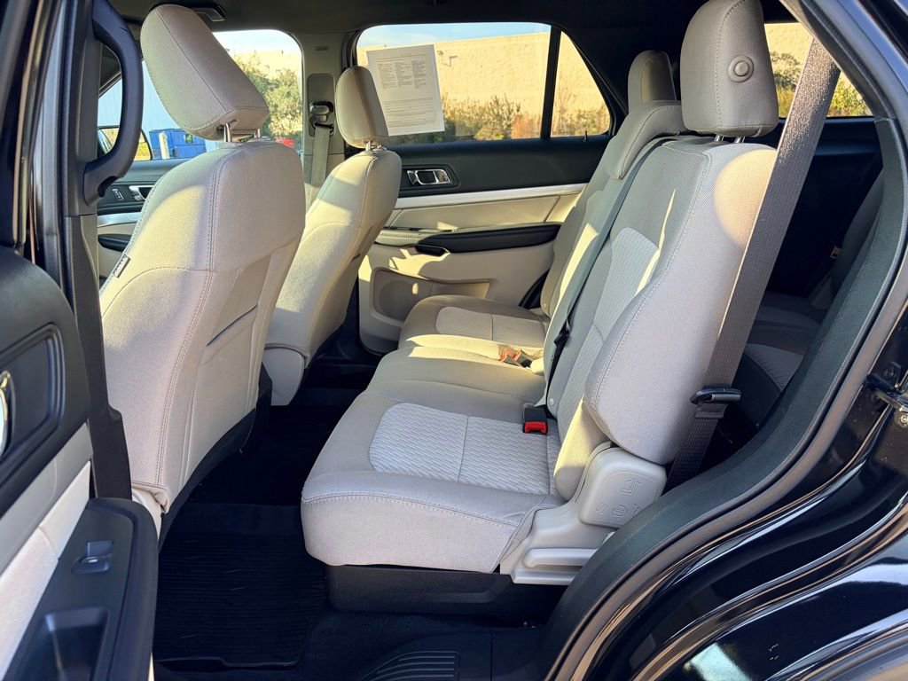 Certified 2019 Ford Explorer FWD image 17