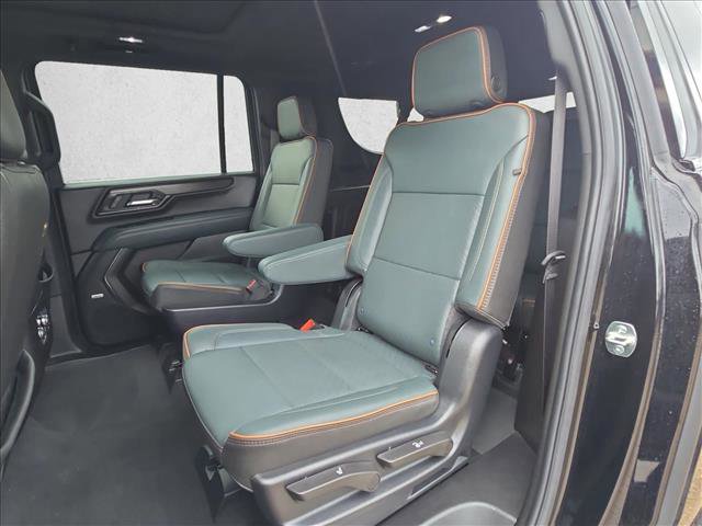 Used 2025 GMC Yukon XL AT4 w/ AT4 Premium Package AWD/4WD image 18