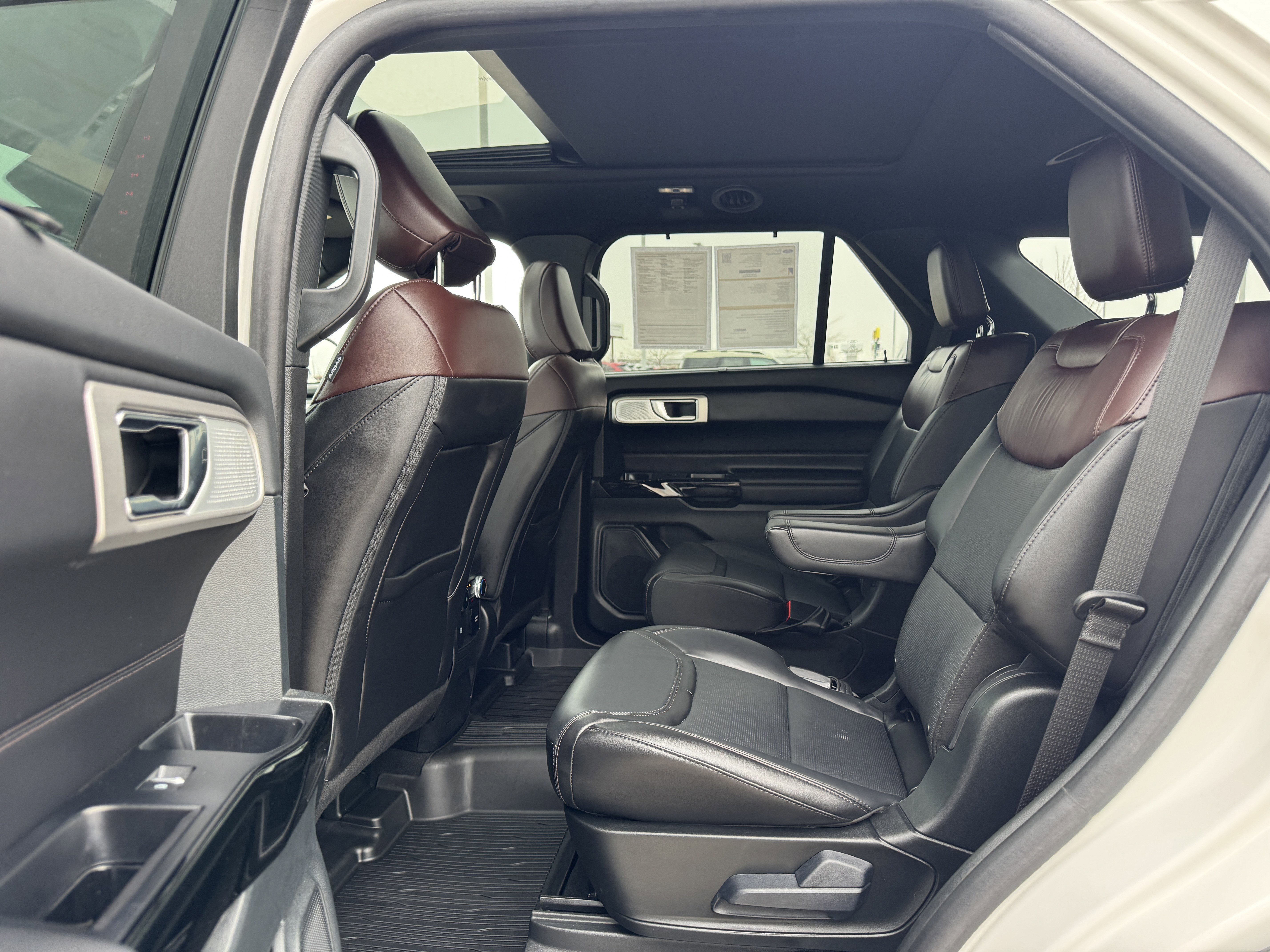 Certified 2024 Ford Explorer Platinum w/ Technology Package image 19