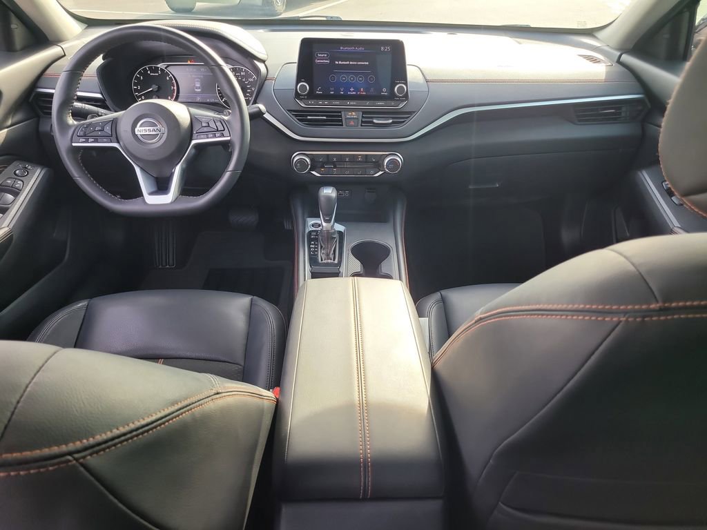 Used 2022 Nissan Altima 2.5 SR w/ Midnight Edition Package FWD image 12