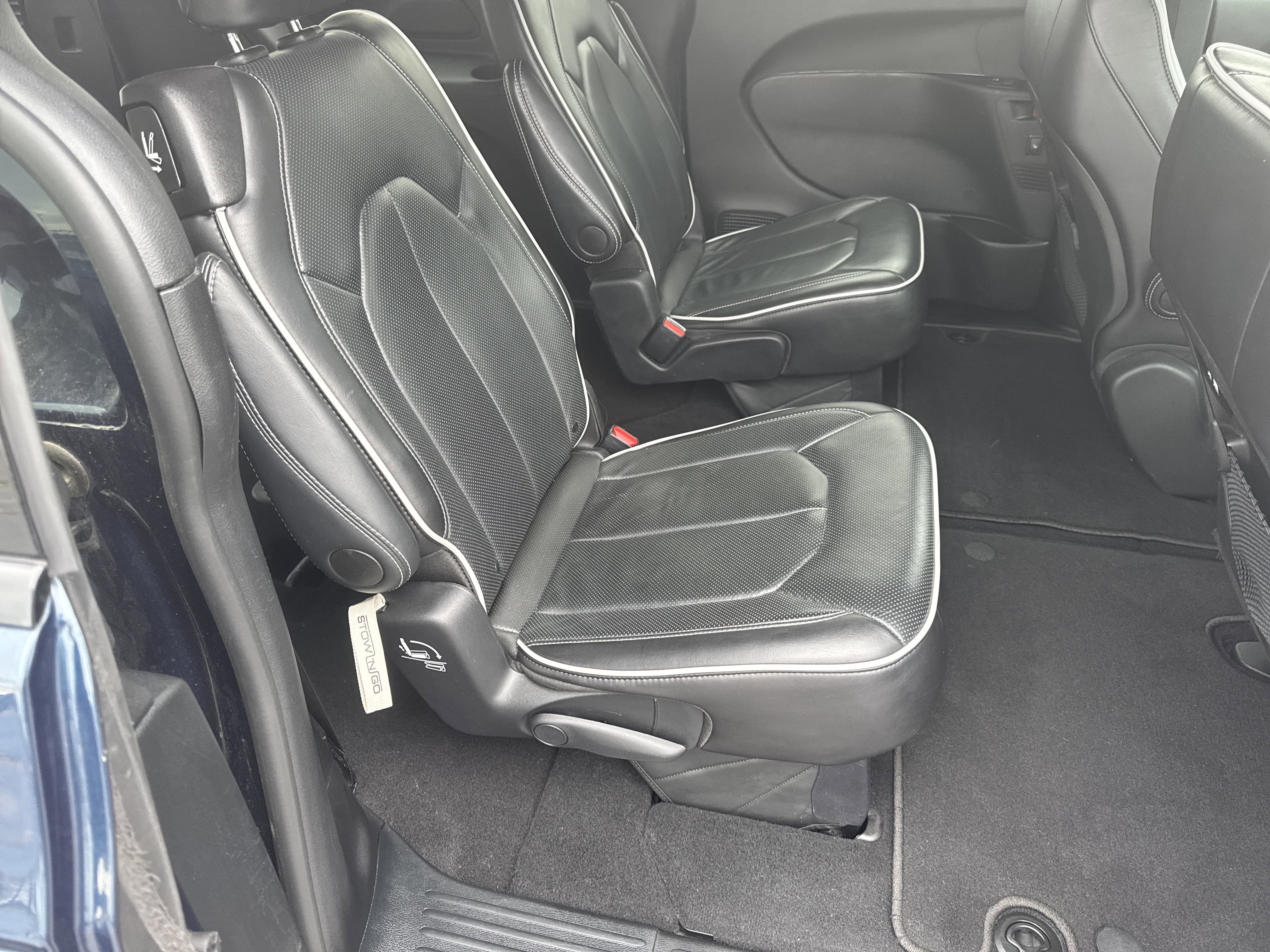 Used 2025 Chrysler Pacifica Limited image 15