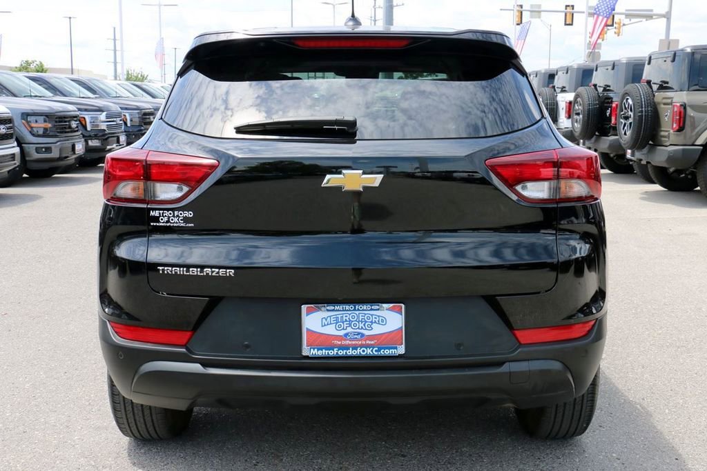 Used 2025 Chevrolet TrailBlazer LS w/ LS Convenience Package FWD image 6