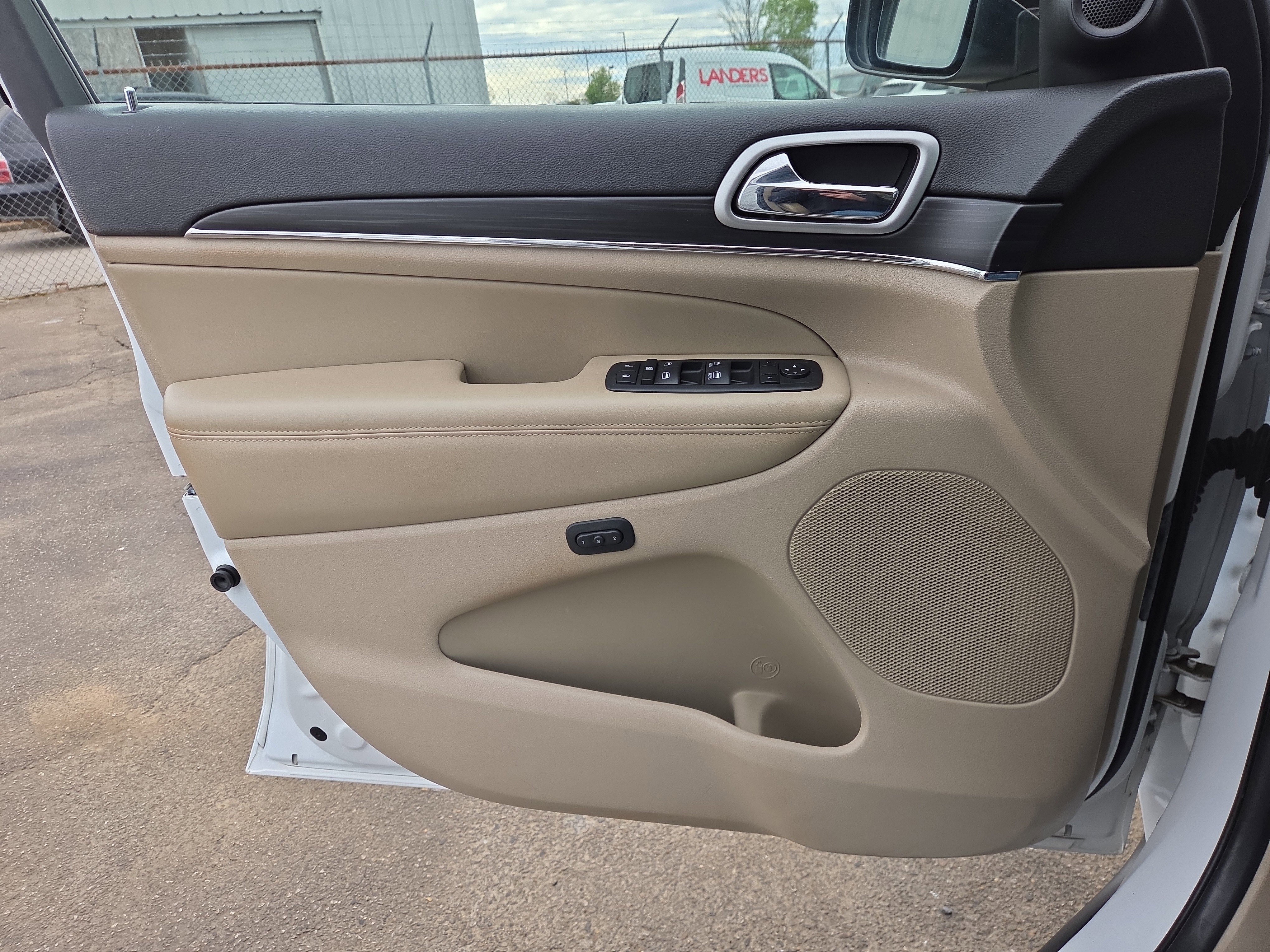 Used 2022 Jeep Grand Cherokee Limited w/ Tech Group image 17