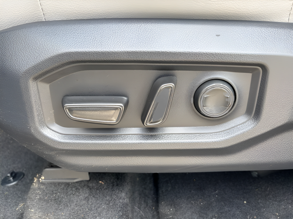 Used 2026 Toyota Tundra SR5 w/ SR5 Premium Package AWD/4WD image 13