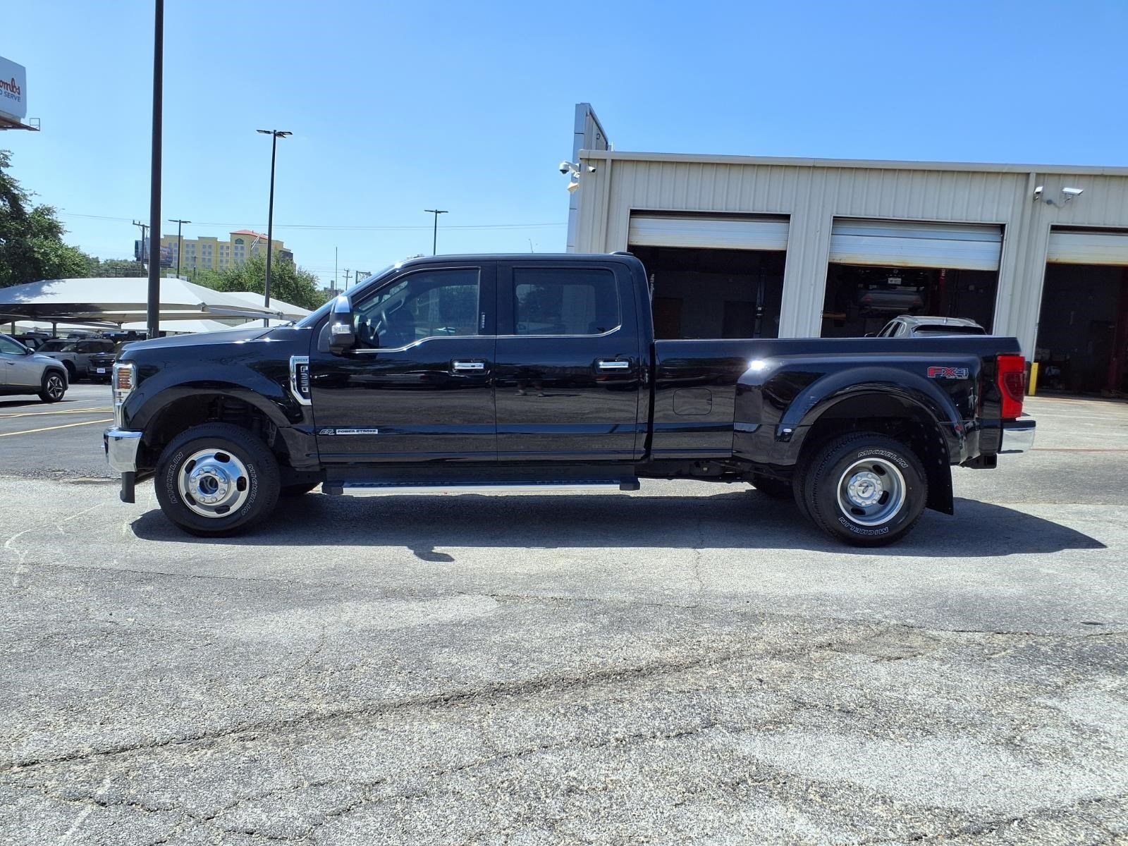 Certified 2022 Ford F350 Lariat w/ Lariat Ultimate Package AWD/4WD image 9