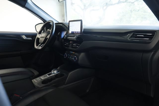Certified 2025 Ford Escape ST-Line Select AWD/4WD image 22
