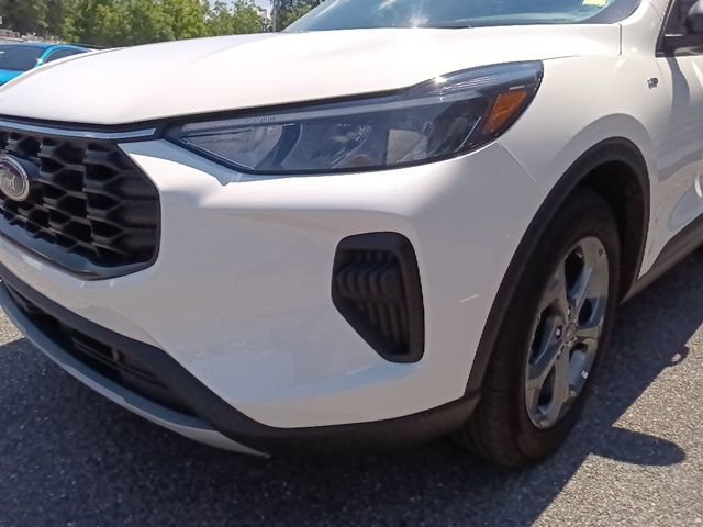 Certified 2025 Ford Escape ST-Line w/ Tech Pack #1 FWD image 9