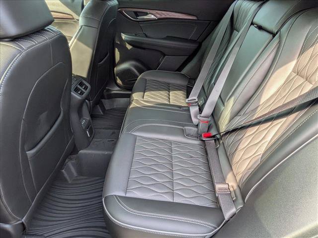Used 2022 Buick Envision Avenir w/ Technology Package II FWD image 18