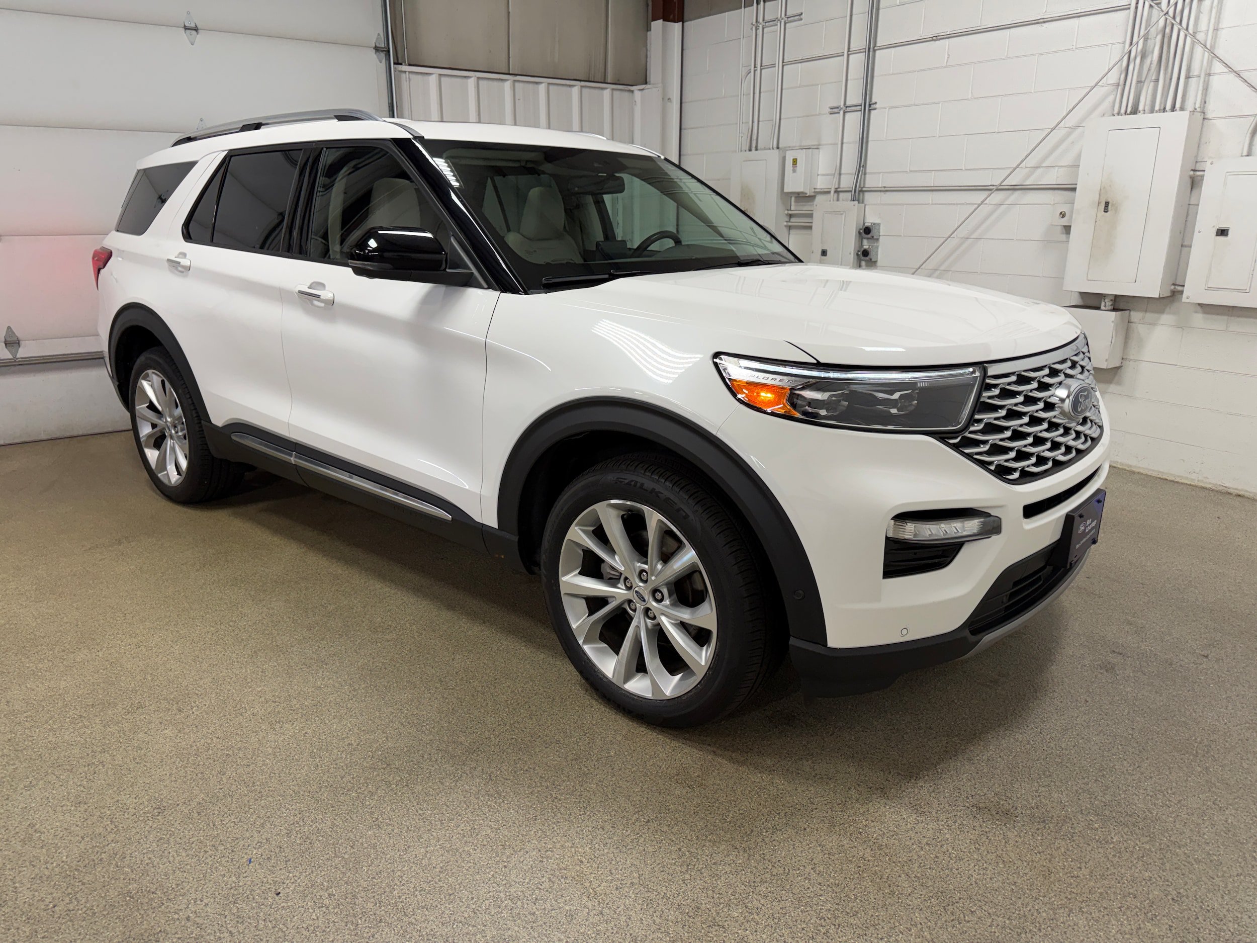 Certified 2021 Ford Explorer Platinum w/ Equipment Group 601A AWD/4WD image 4
