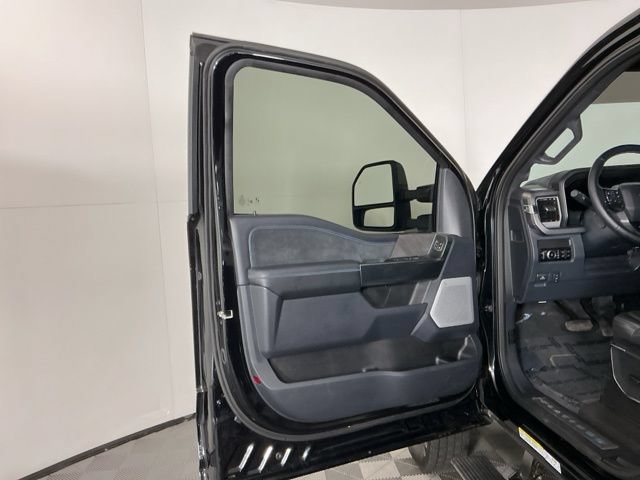 Certified 2025 Ford F450 Platinum w/ FX4 Off-Road Package AWD/4WD image 16