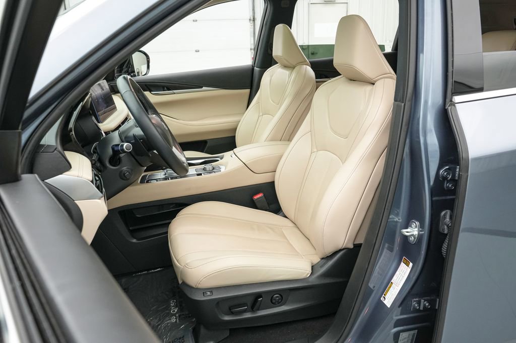 Used 2023 INFINITI QX60 Sensory w/ Vision Package AWD/4WD image 11