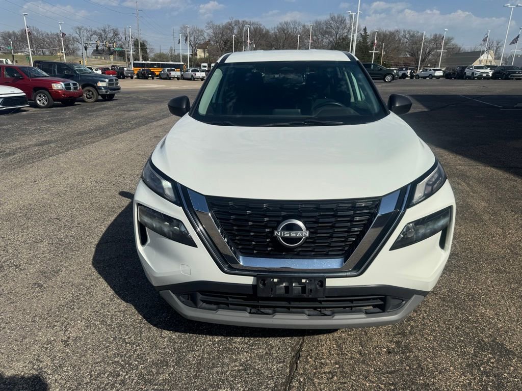 Used 2023 Nissan Rogue S image 2