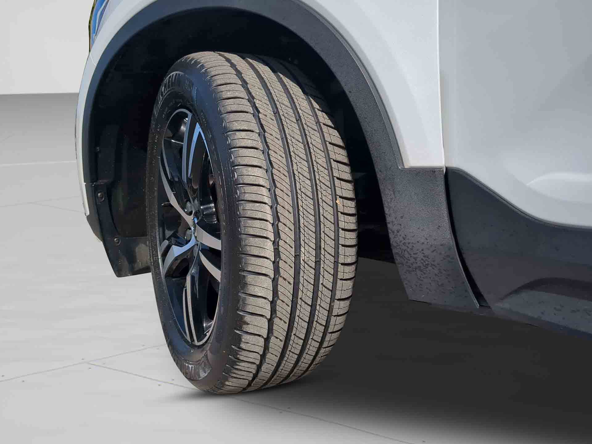 Used 2023 Volvo XC40 B5 Plus image 65