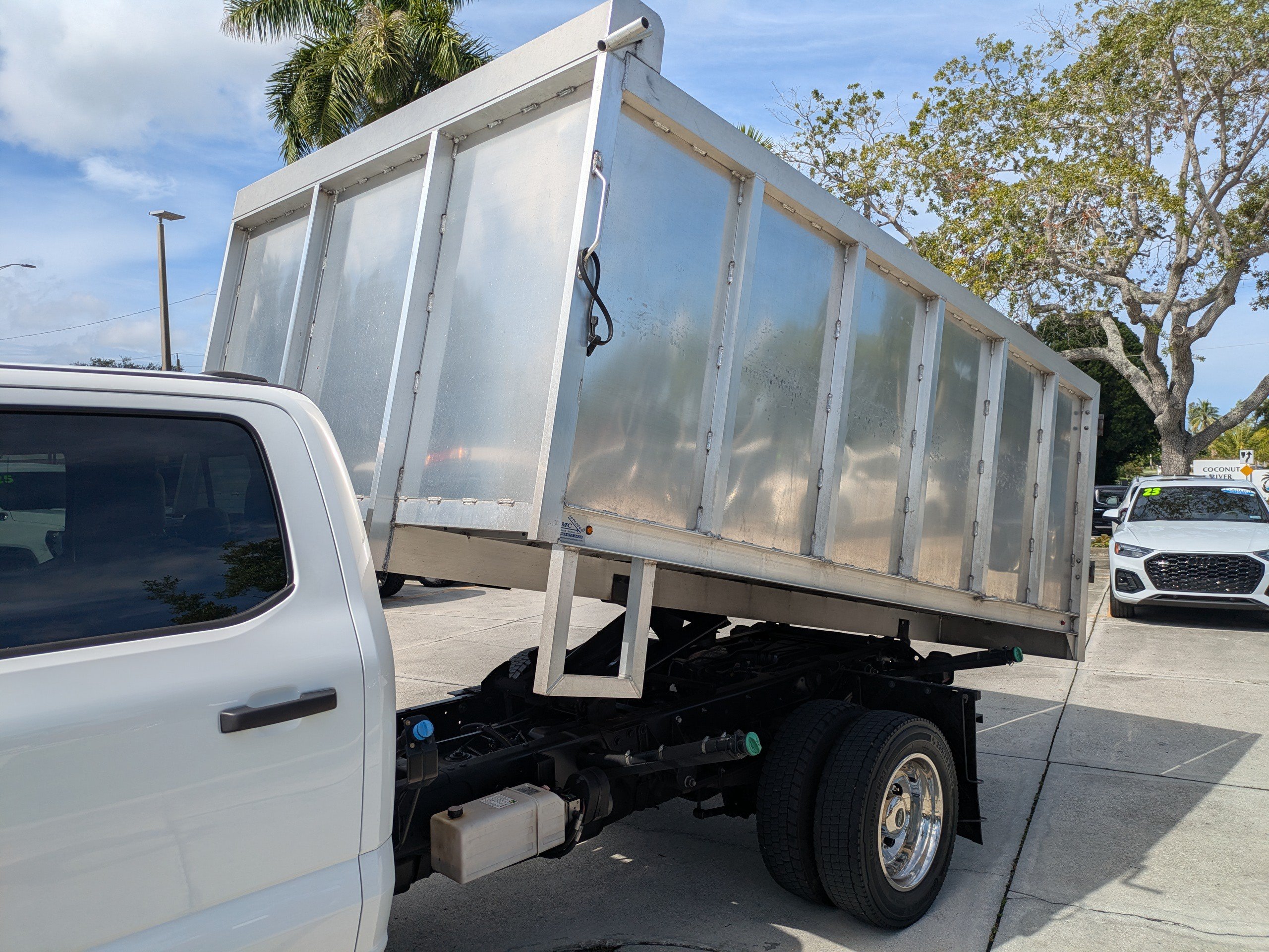 Certified 2023 Ford F550 4x4 Crew Cab Super Duty image 14