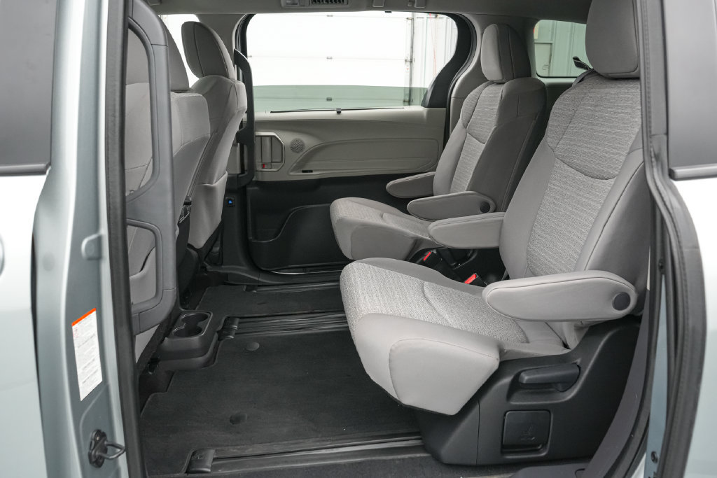 Used 2023 Toyota Sienna LE FWD image 18