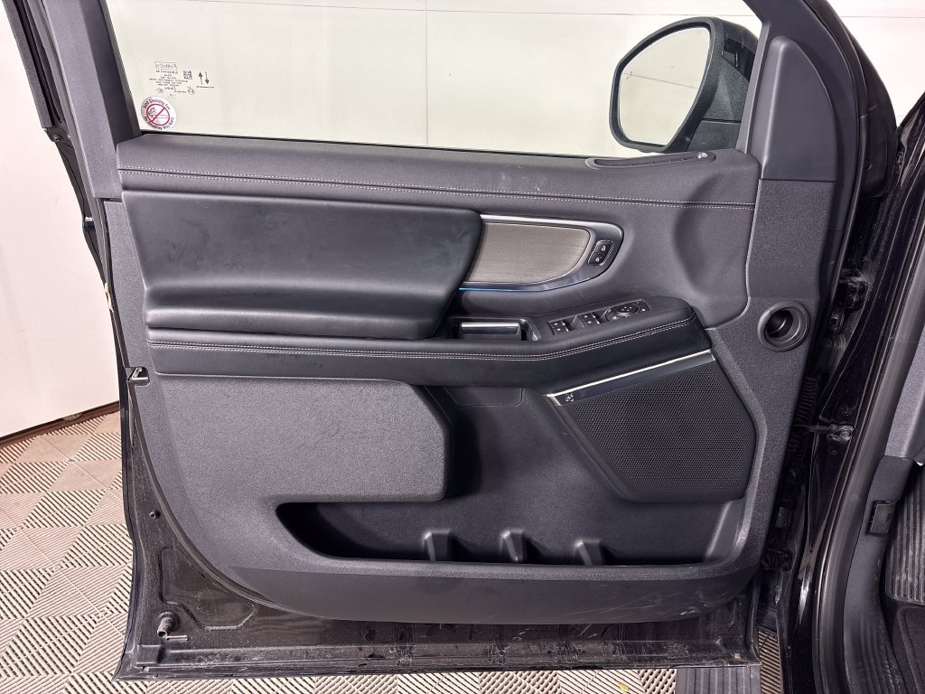 Certified 2025 Ford Expedition Platinum AWD/4WD image 17
