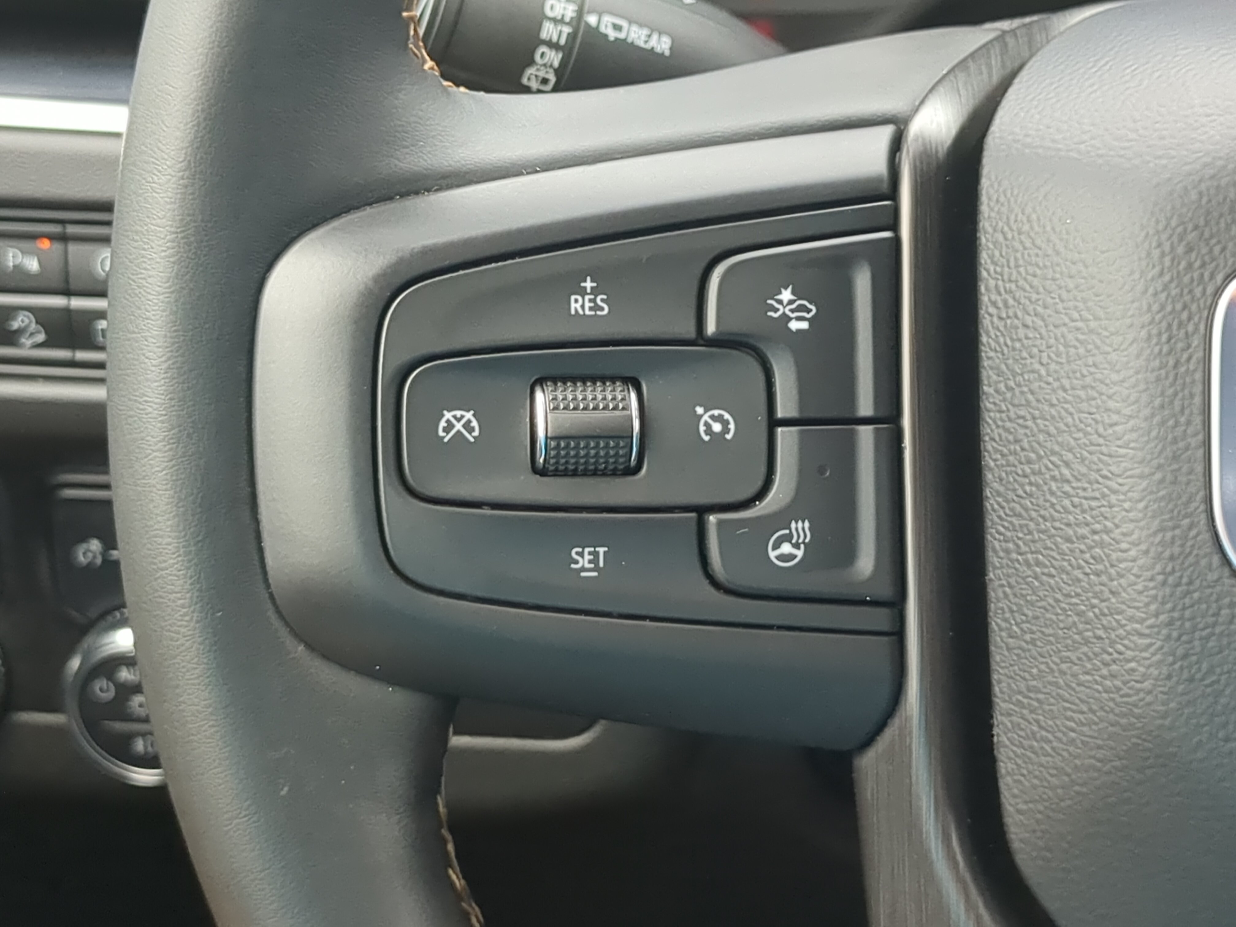 Used 2024 GMC Yukon XL AT4 w/ Technology Package AWD/4WD image 24