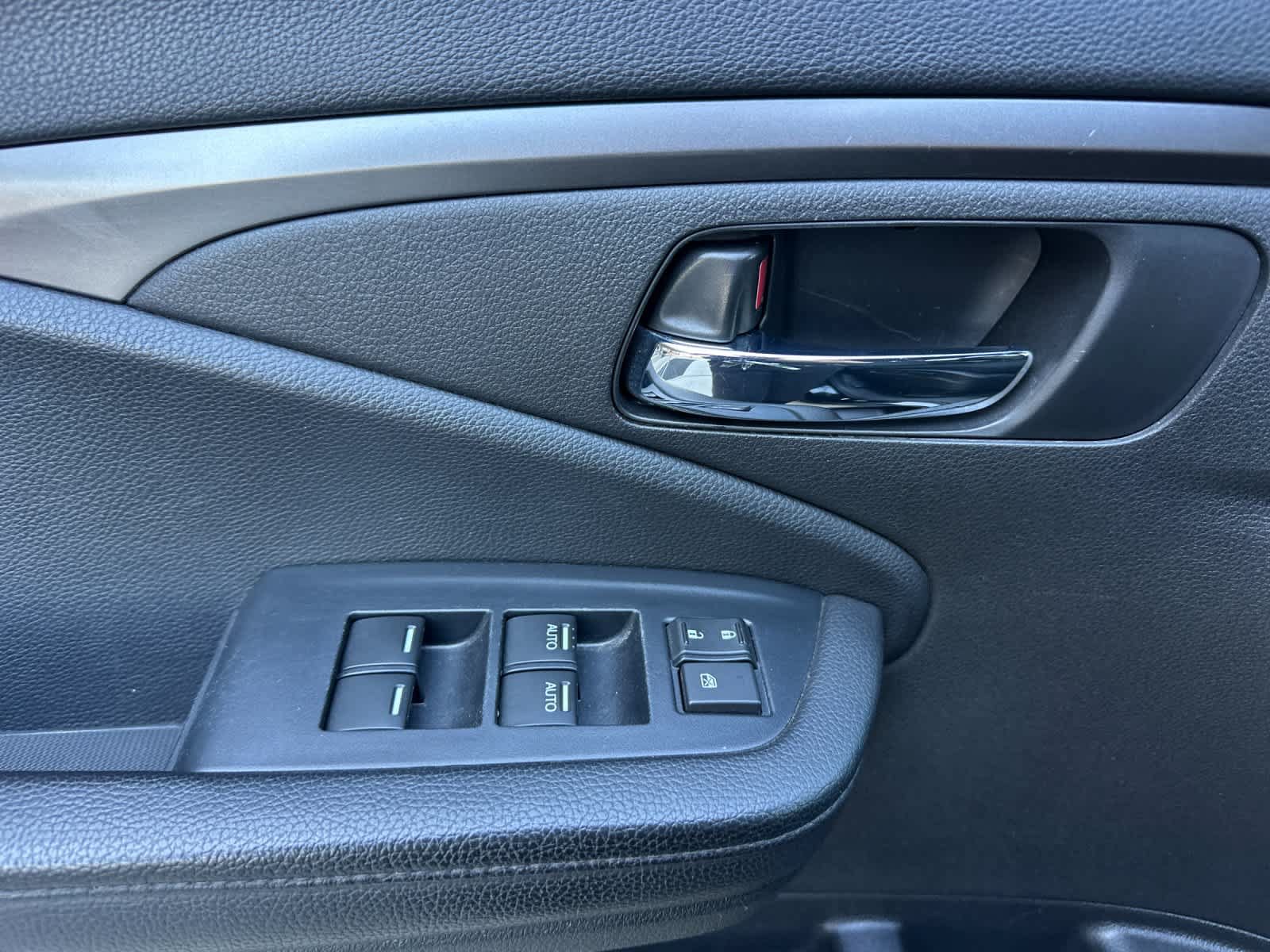Used 2022 Honda Pilot Sport image 12