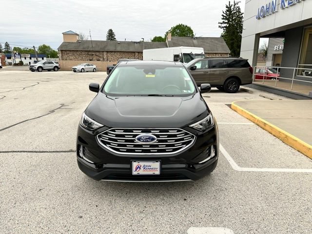 Certified 2022 Ford Edge SEL w/ Convenience Package AWD/4WD image 2
