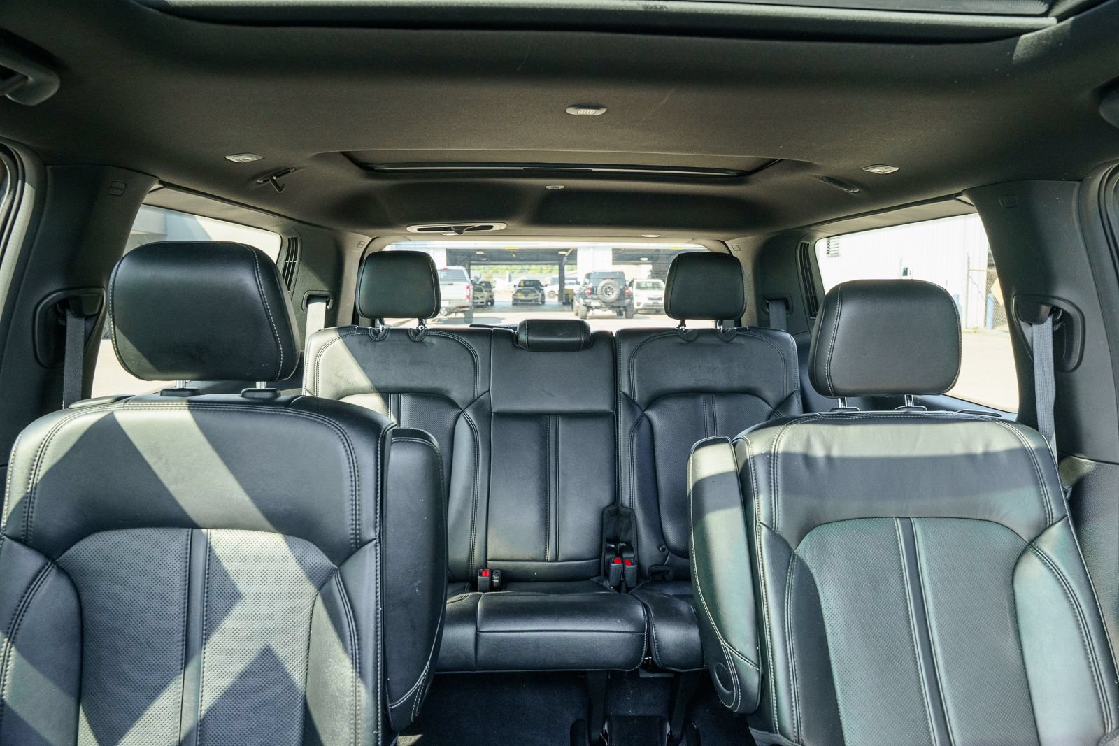 Used 2022 Jeep Wagoneer Series II w/ Premium Group I AWD/4WD image 15