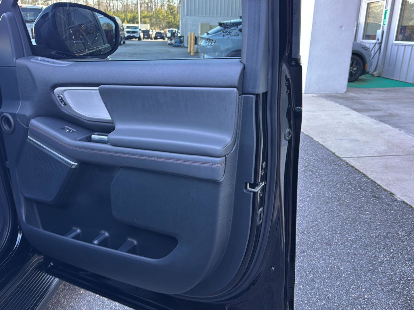 Certified 2025 Ford Expedition Active image 12