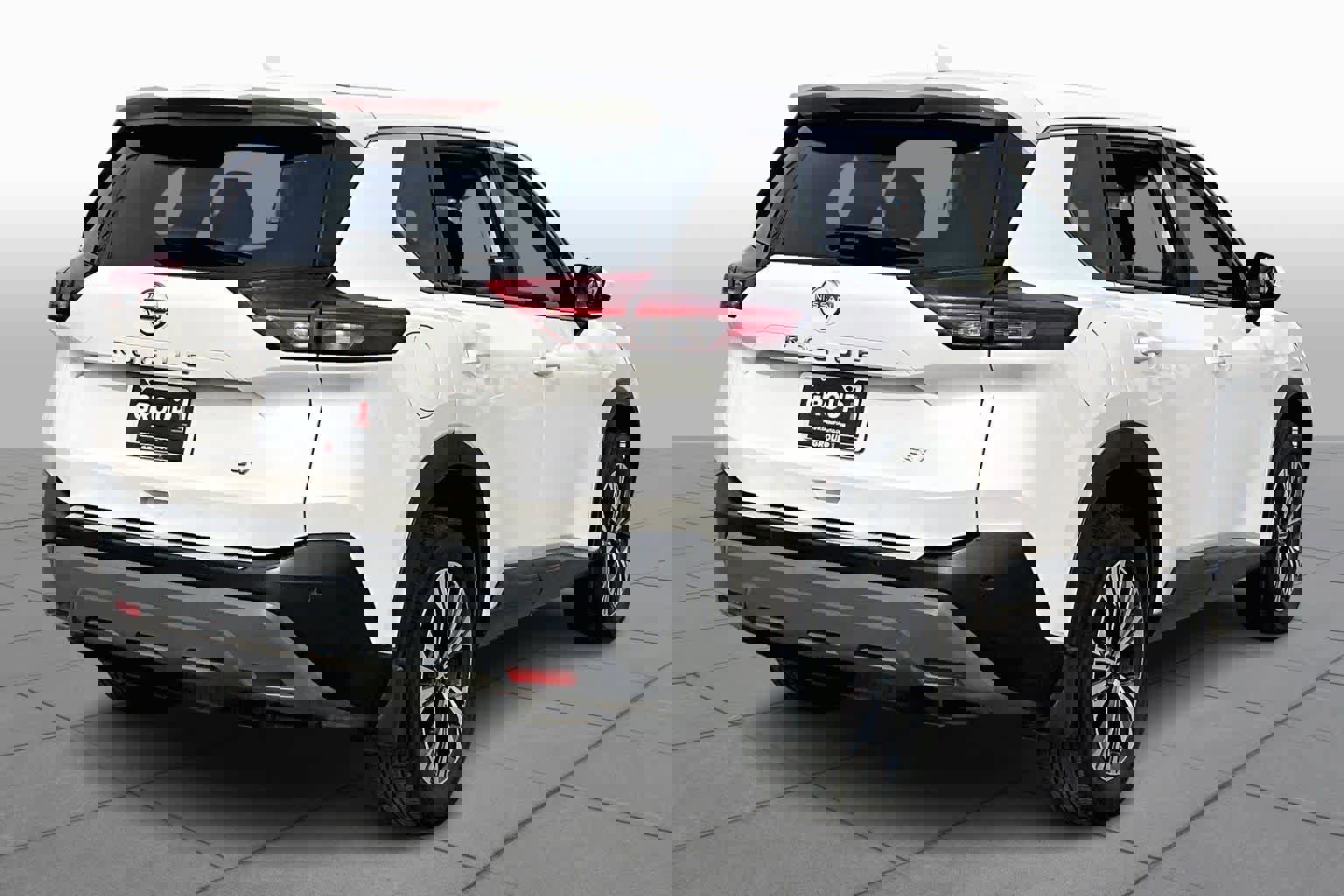 Used 2023 Nissan Rogue SV image 4