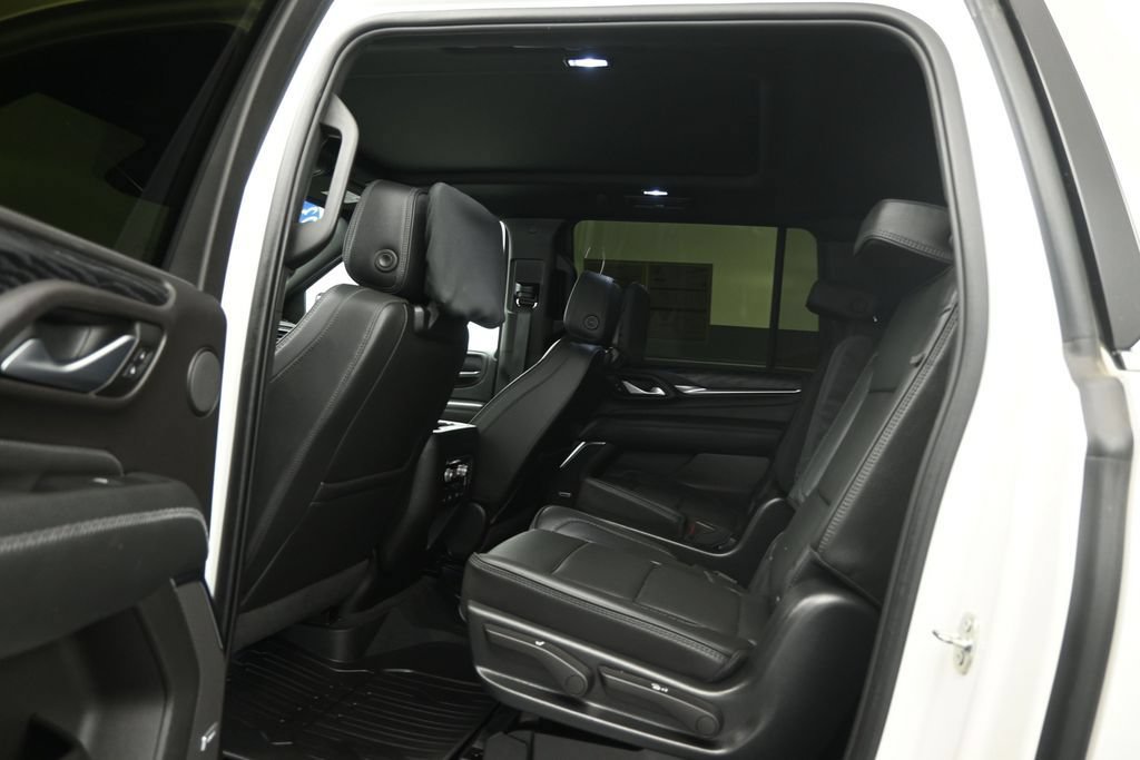 Used 2023 GMC Yukon XL Denali AWD/4WD image 18