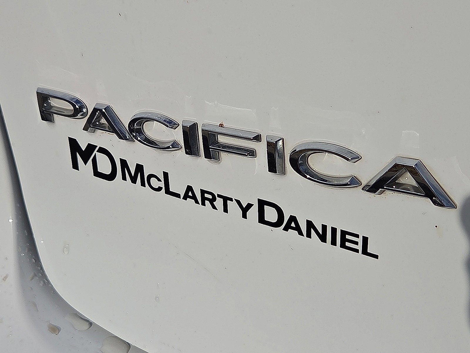 Used 2024 Chrysler Pacifica Touring-L image 9