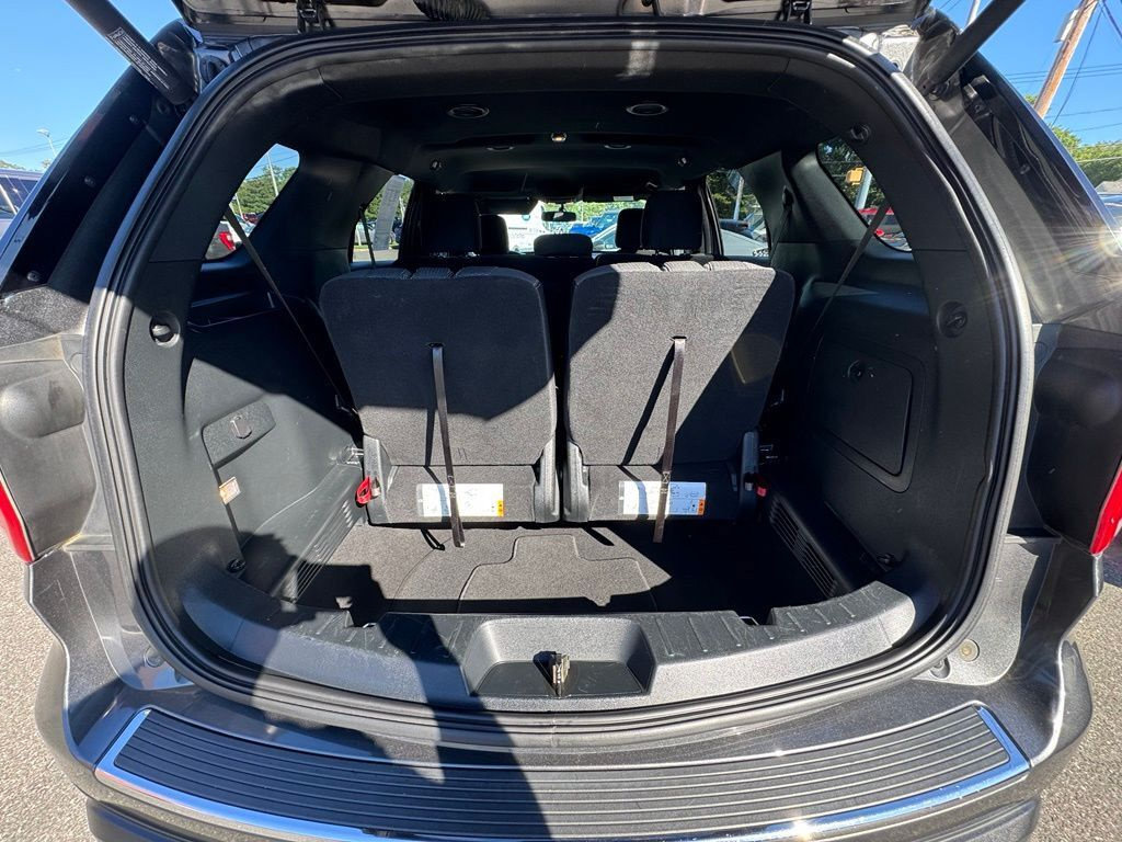 Certified 2018 Ford Explorer XLT w/ Equipment Group 201A AWD/4WD image 6