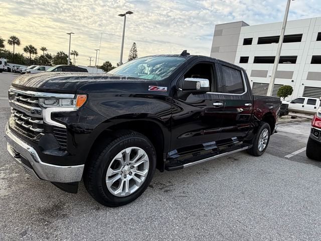 Used 2022 Chevrolet Silverado 1500 LTZ w/ LTZ Premium Package AWD/4WD image 3