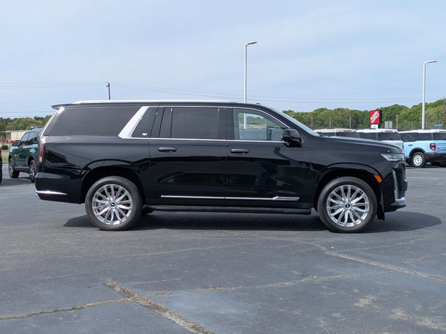 Used 2023 Cadillac Escalade ESV Premium Luxury image 6