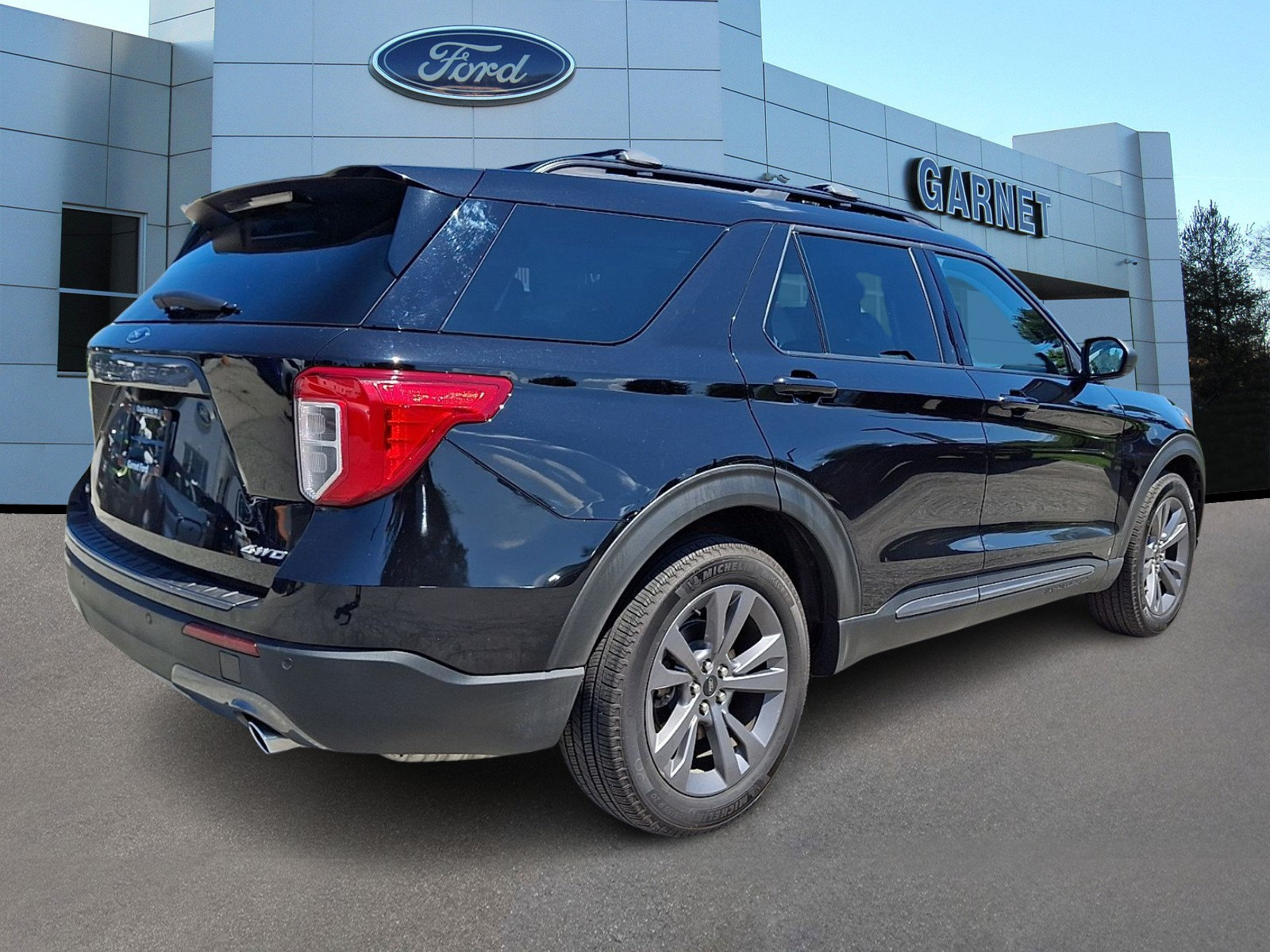 Certified 2021 Ford Explorer XLT w/ Equipment Group 202A AWD/4WD image 8