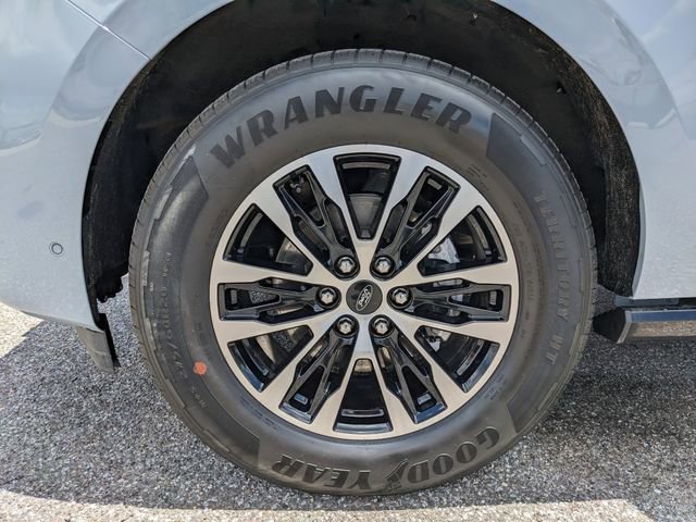 Certified 2025 Ford Expedition Platinum AWD/4WD image 10