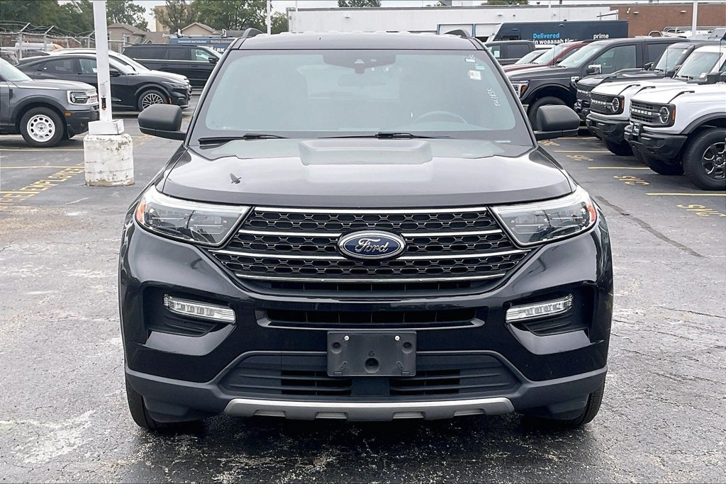 Certified 2020 Ford Explorer XLT w/ Equipment Group 202A AWD/4WD image 2
