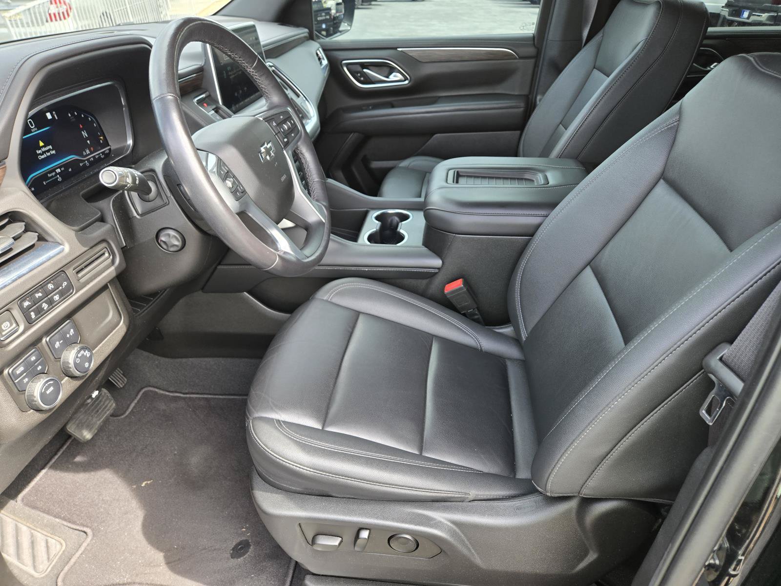 Used 2022 Chevrolet Tahoe Z71 w/ Luxury Package AWD/4WD image 16