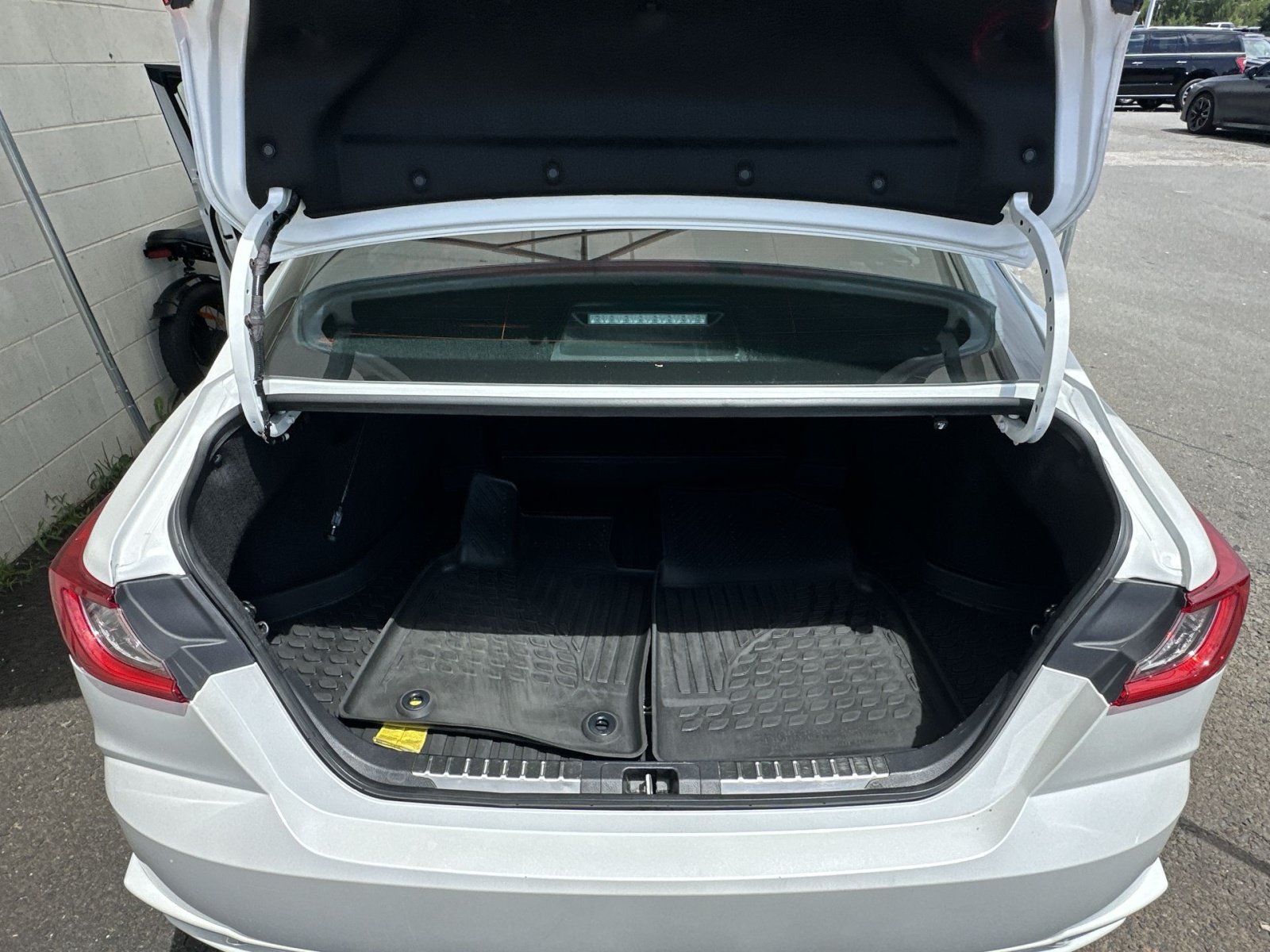 Used 2025 Toyota Camry XSE FWD image 33