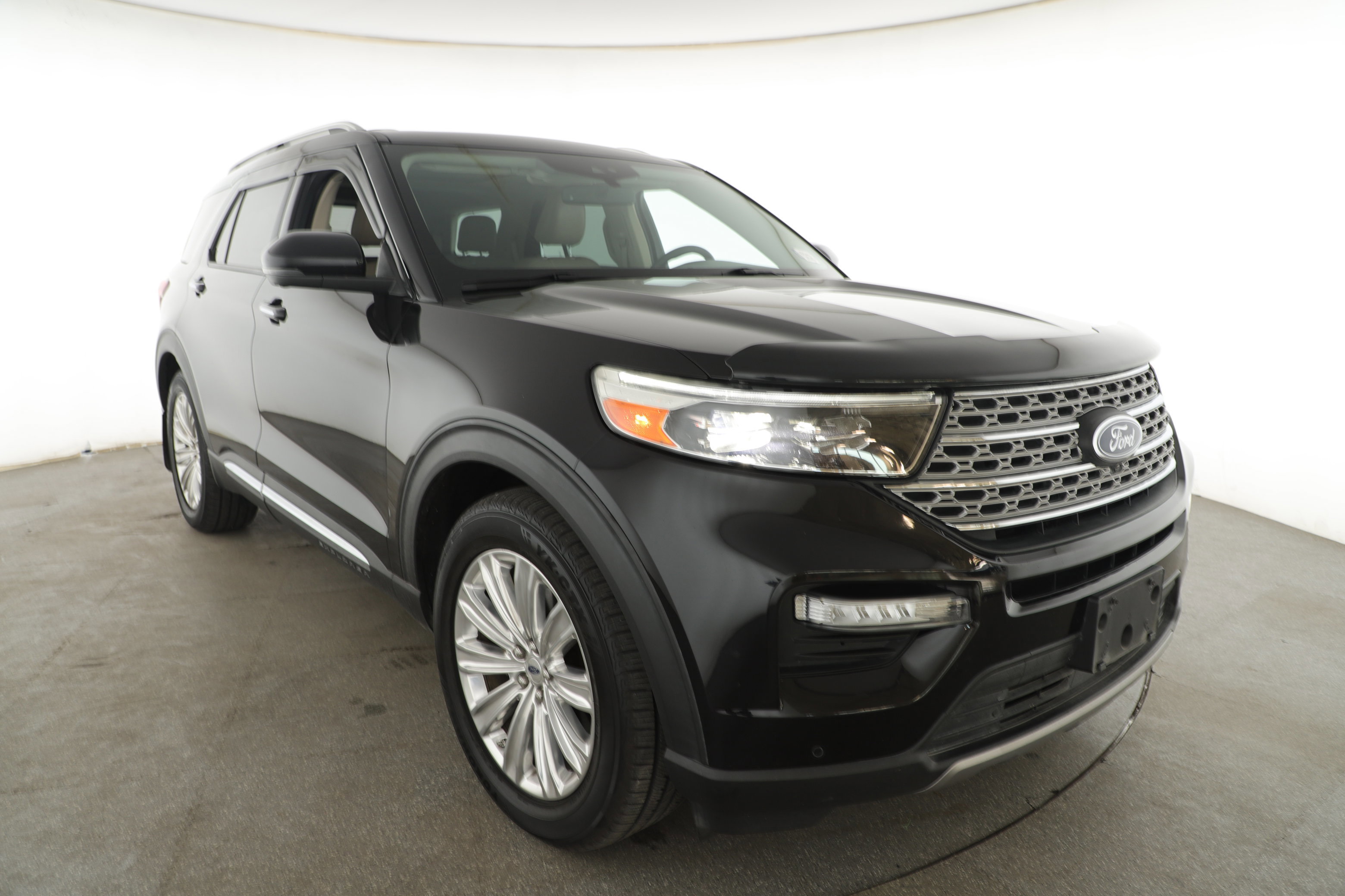 Certified 2020 Ford Explorer Limited w/ Class III Trailer Tow Package image 4