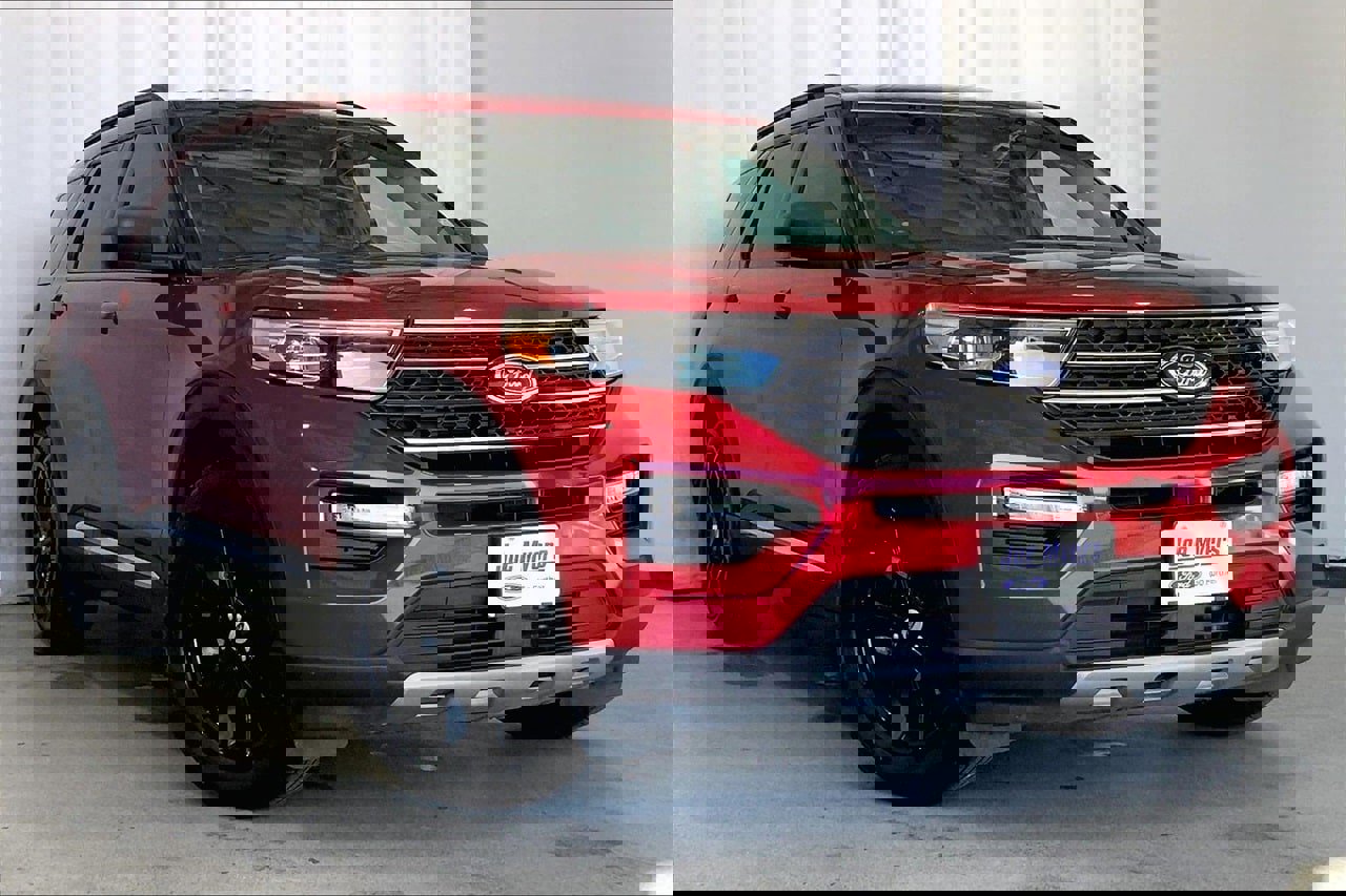 Certified 2022 Ford Explorer XLT w/ Equipment Group 202A image 1