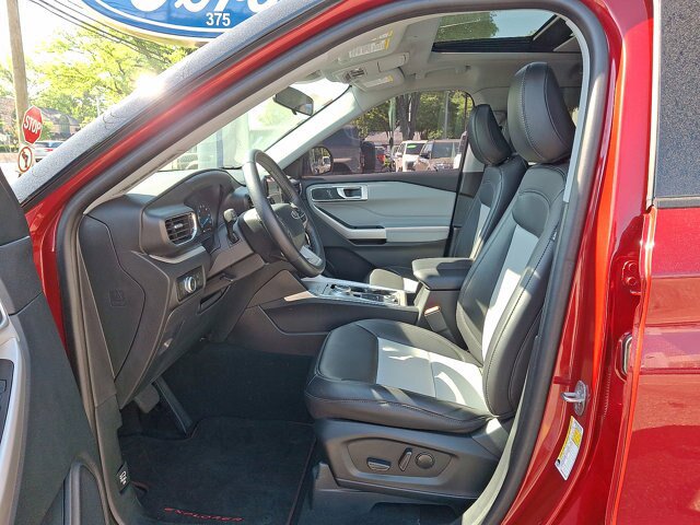 Certified 2023 Ford Explorer XLT w/ Equipment Group 202A AWD/4WD image 3