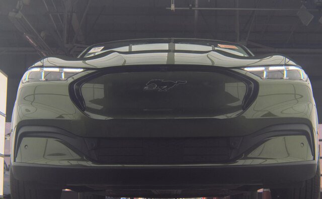 Certified 2025 Ford Mustang Mach-E Premium AWD/4WD image 3