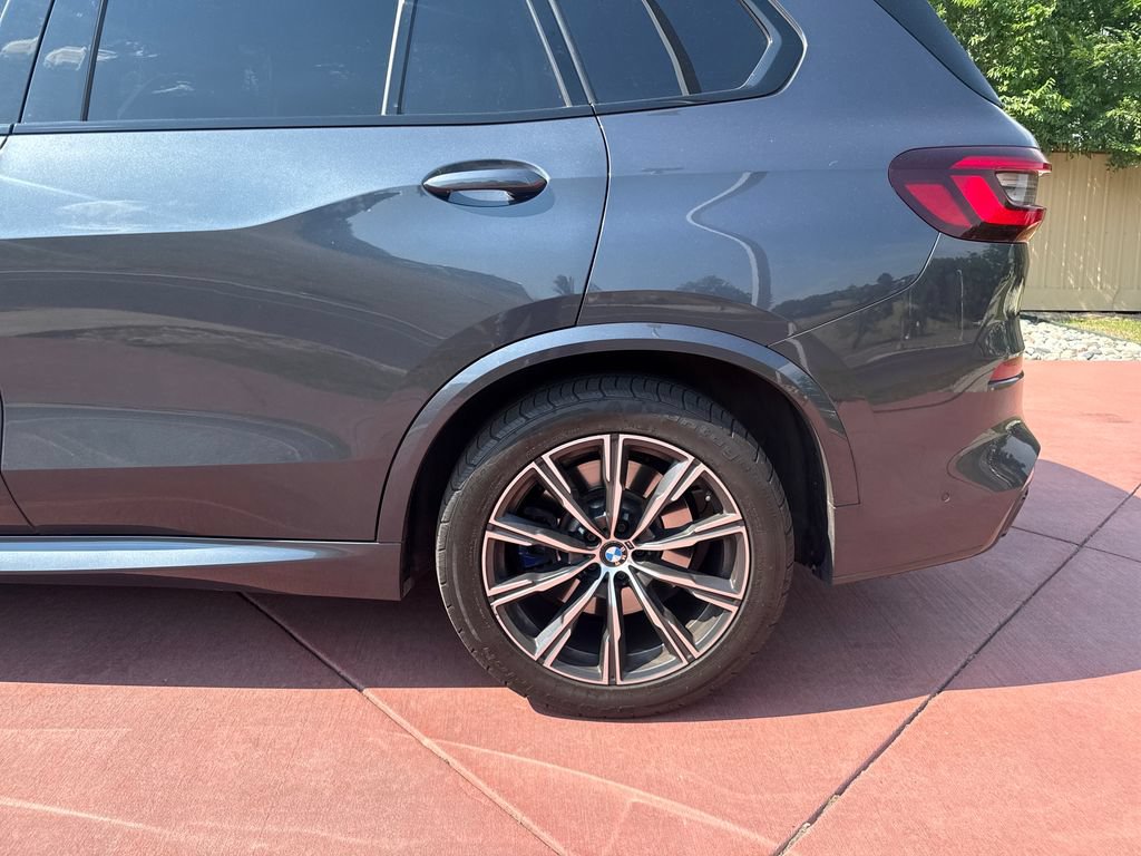 Used 2021 BMW X5 xDrive40i w/ M Sport Package AWD/4WD image 34