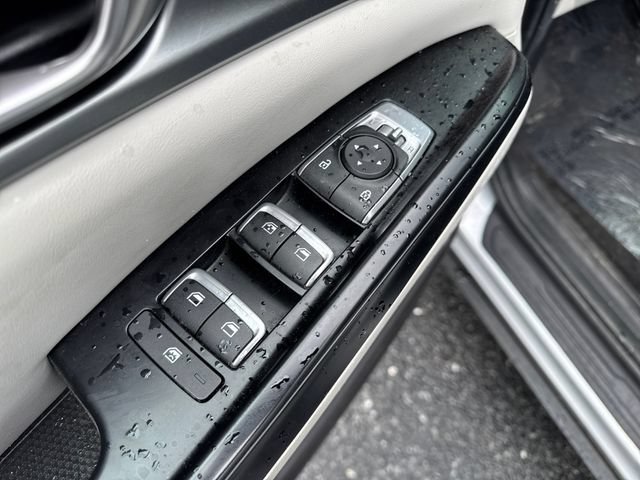 Used 2022 Kia Carnival LX FWD image 12