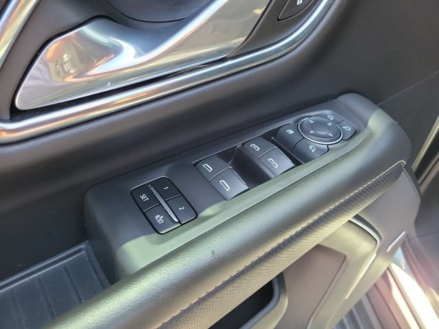 Used 2024 Chevrolet Suburban Premier w/ Premium Package 2 AWD/4WD image 21